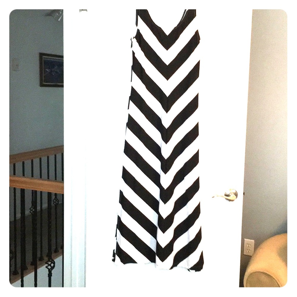 NWT- Charlotte Russe Black & White Maci Dress